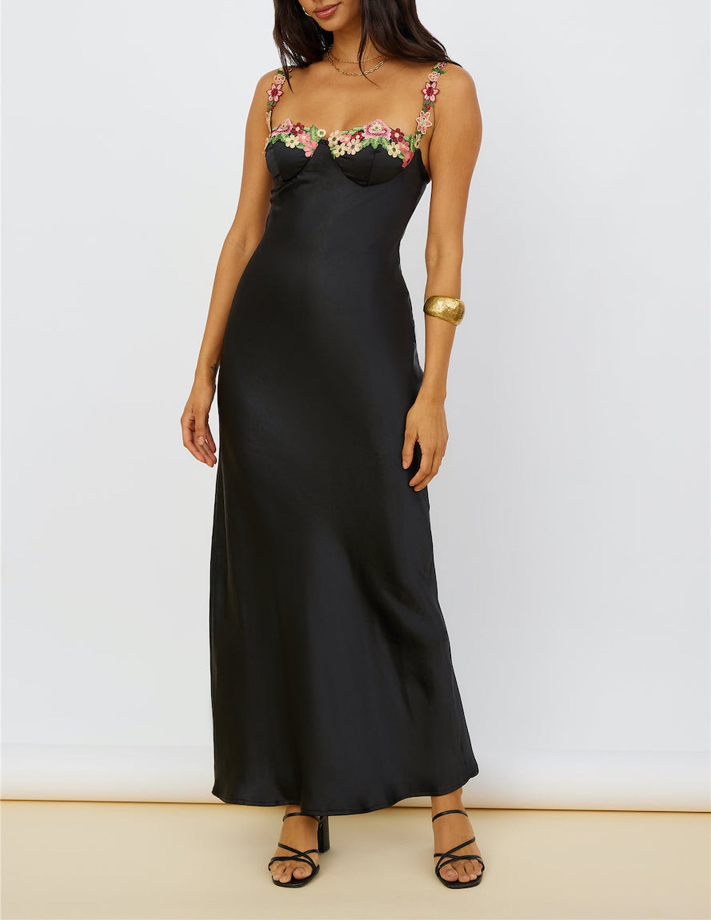 Magnetic Forces Flower Charming Embroidery Maxi Dress Black