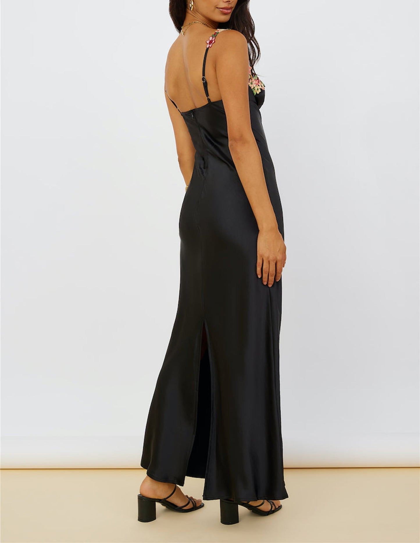 Magnetic Forces Flower Charming Embroidery Maxi Dress Black