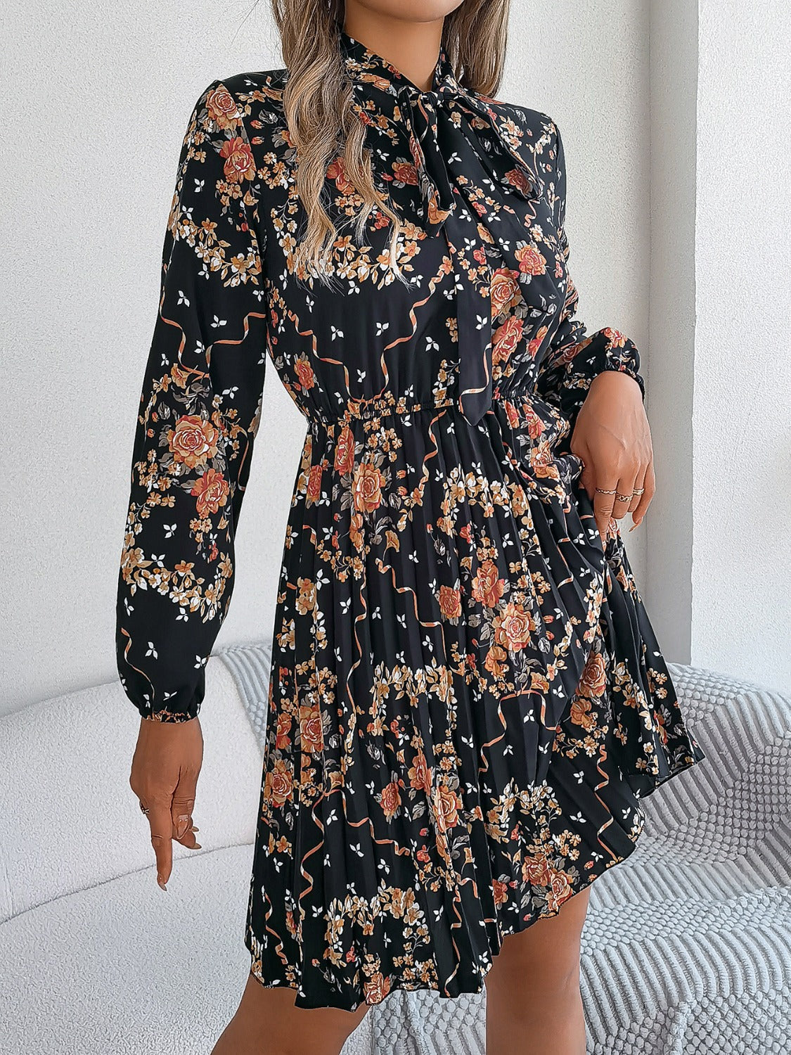 Élowen MuseTie Pleated Dress