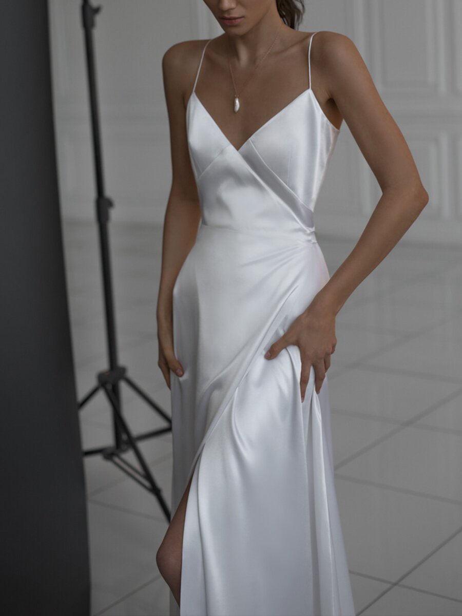 Kiara Satin Stylish High-Slit Mermaid Dress