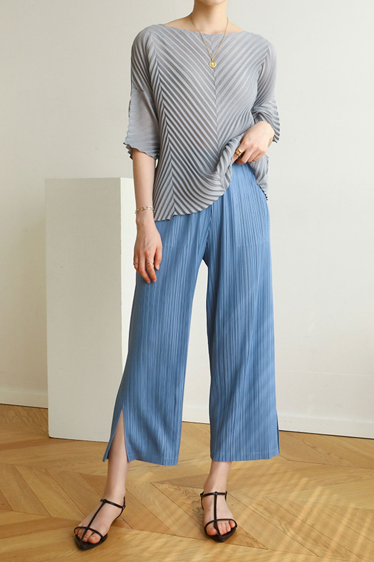 Solid Color Full Pleated Cropped Pants