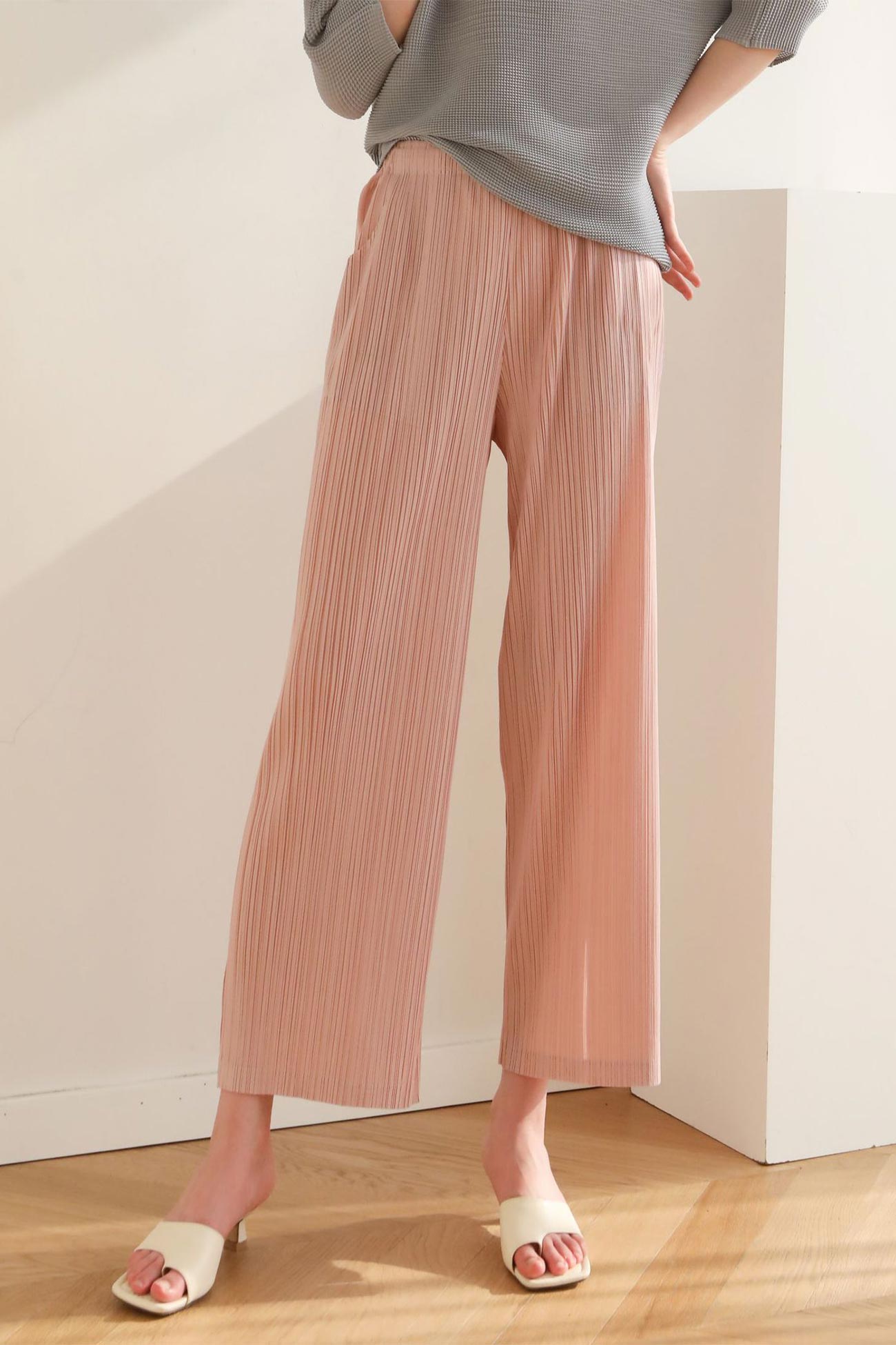 Solid Color Full Pleated Cropped Pants