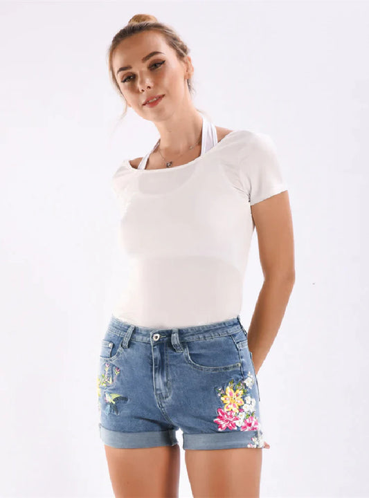 3D EMBROIDERED FLOWER DENIM SHORTS