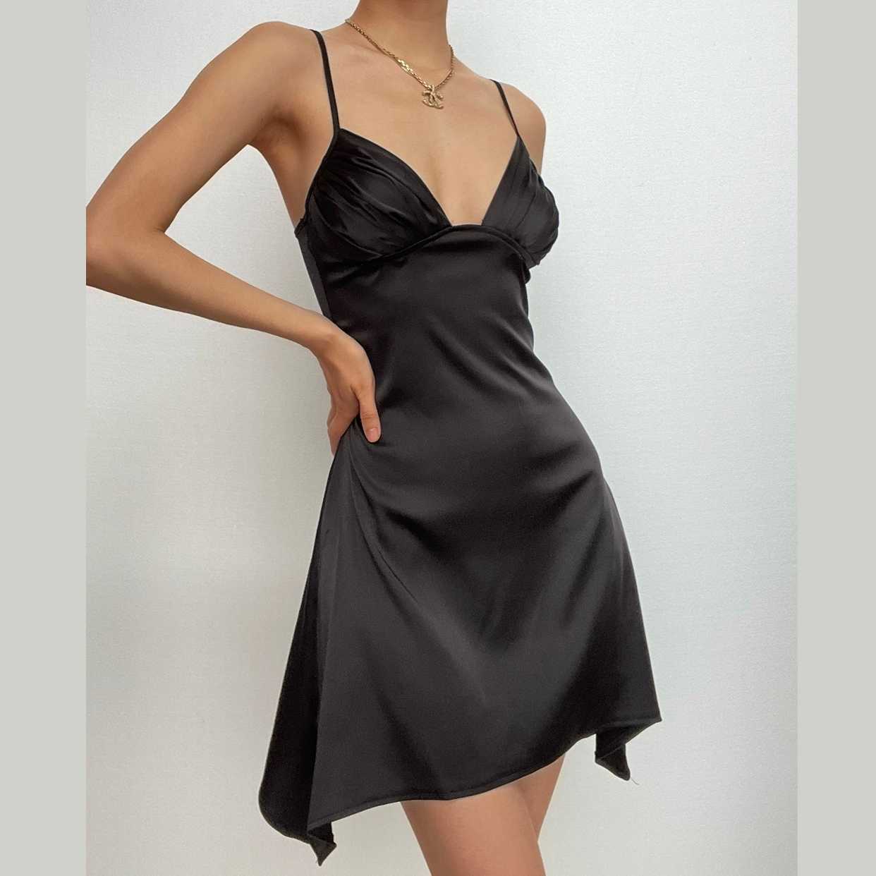 Solid v neck pleated backless cami mini dress